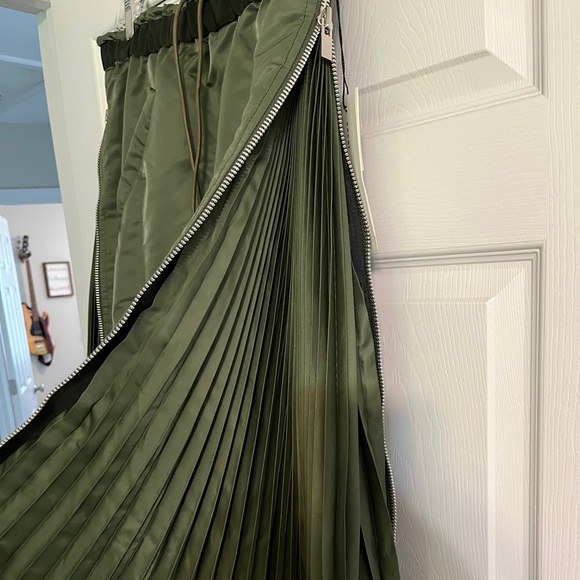 Sacai green cargo/pleated detail skirt - Picture 2 of 8